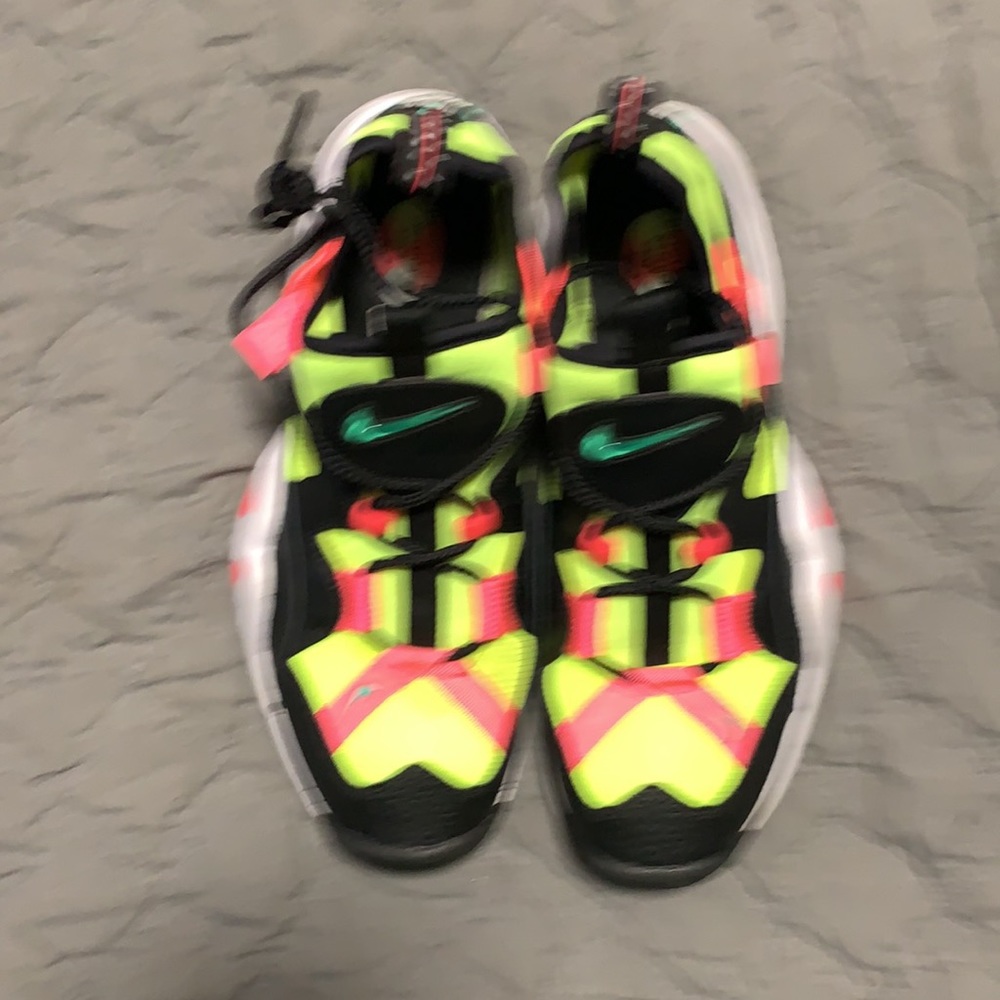 Nike - Picture 3 of 5